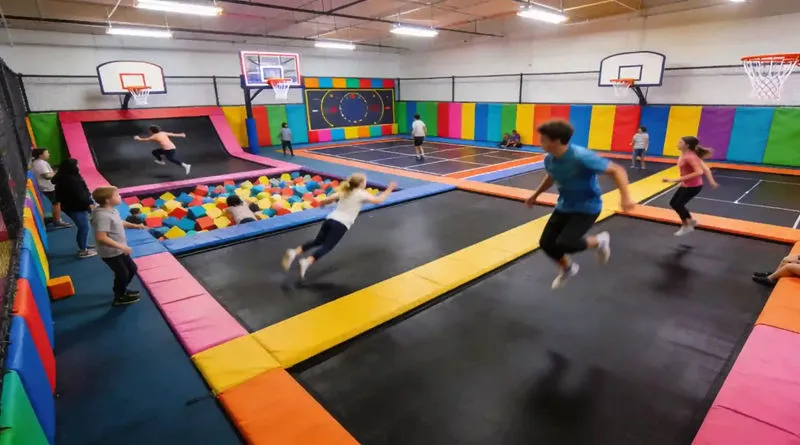 / Baiqi's Indoor Trampoline Parks